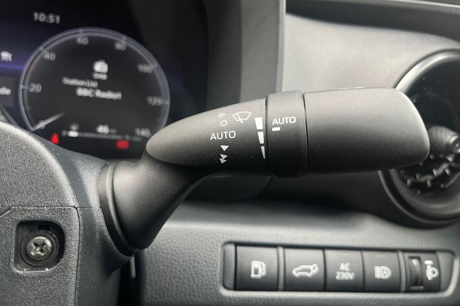 Toyota C-HR Photo autoimg-cad16d149bc25686c25570fd7559afa44ef4dd12.jpg