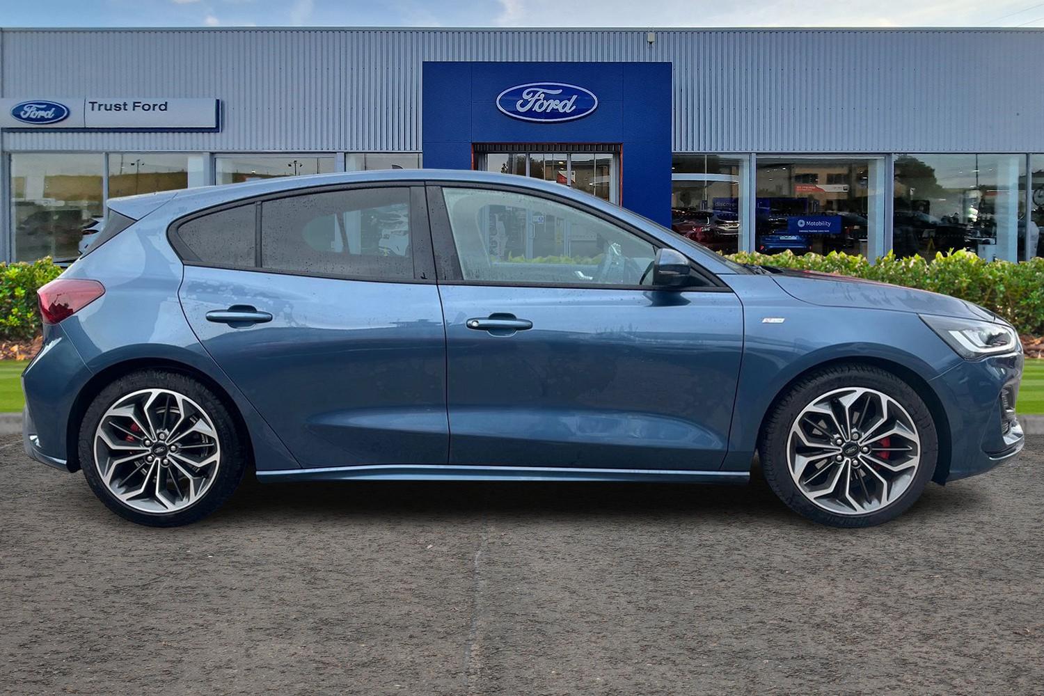Ford FOCUS Photo 2