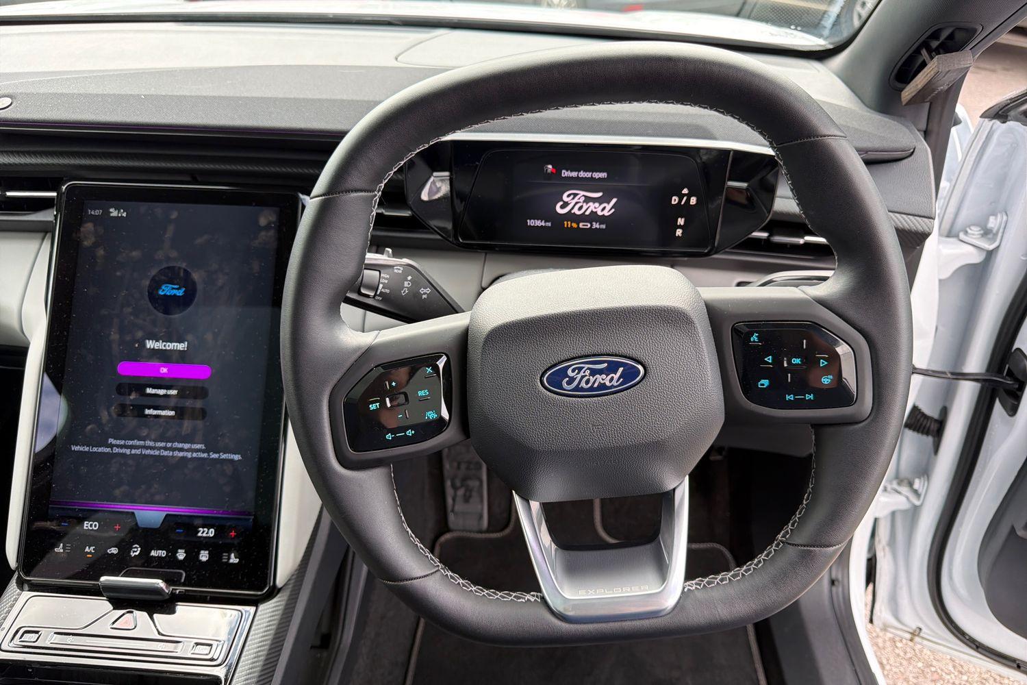 Ford Explorer Photo 11