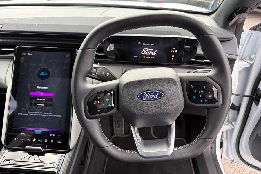 Ford Explorer Photo autoimg-cadc2b5b1917e7ed6b993c111f9f5e81a38403dd.jpg