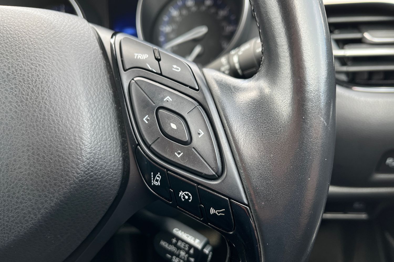 Toyota C-HR Photo 33