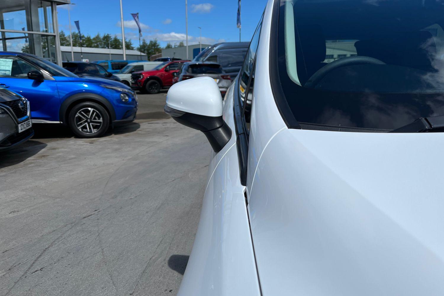 Ford FIESTA Photo 23