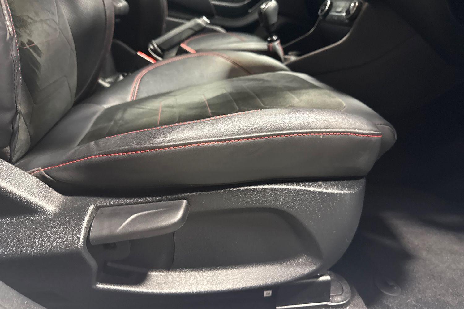 Ford FIESTA Photo 27
