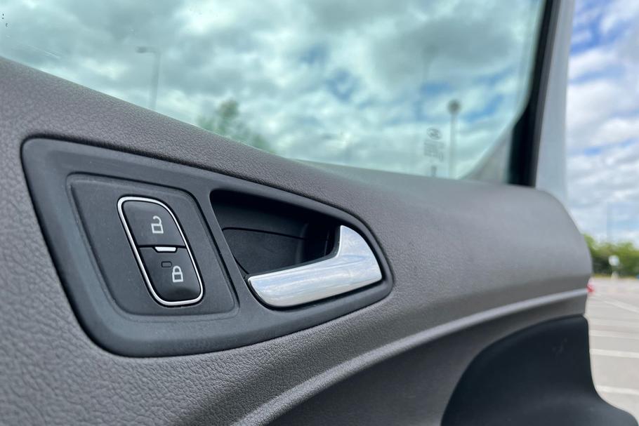 Used FORD TRANSIT CONNECT EX69UBS 30
