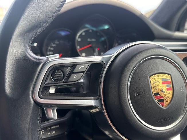 PORSCHE Macan Photo 16