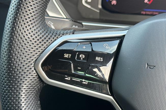 VOLKSWAGEN Tiguan Photo 16