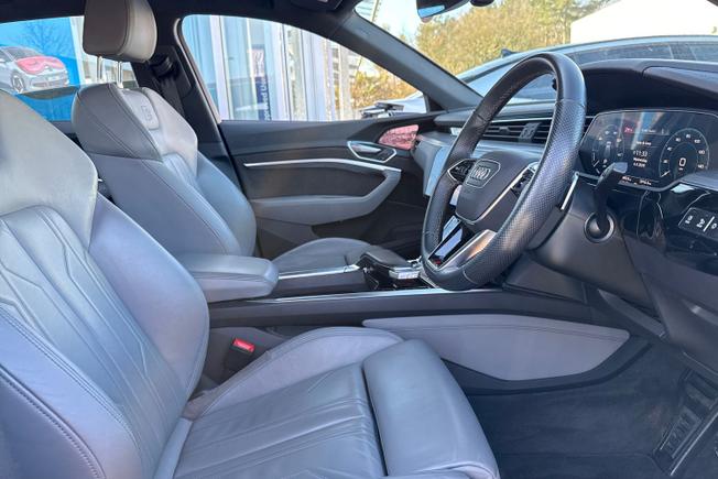 Audi e-tron Photo 38
