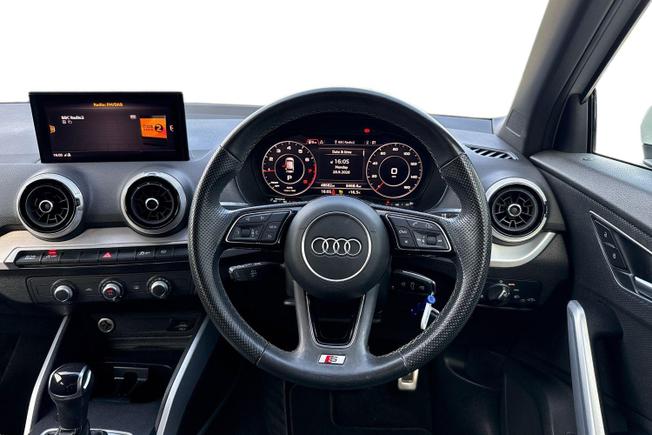 Audi Q2 Photo 11