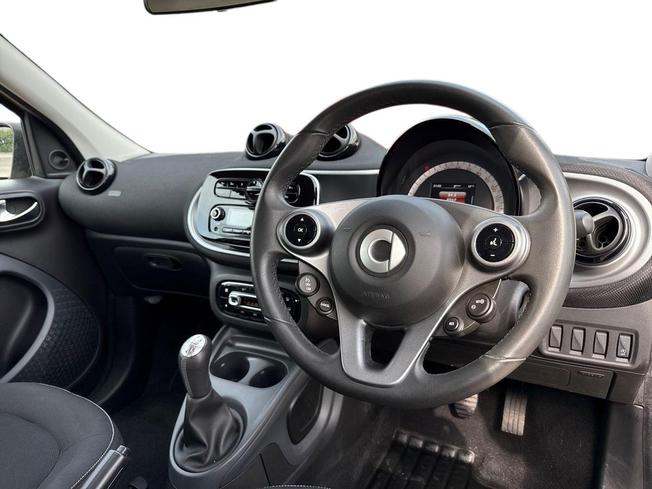 SMART ForFour Photo 6