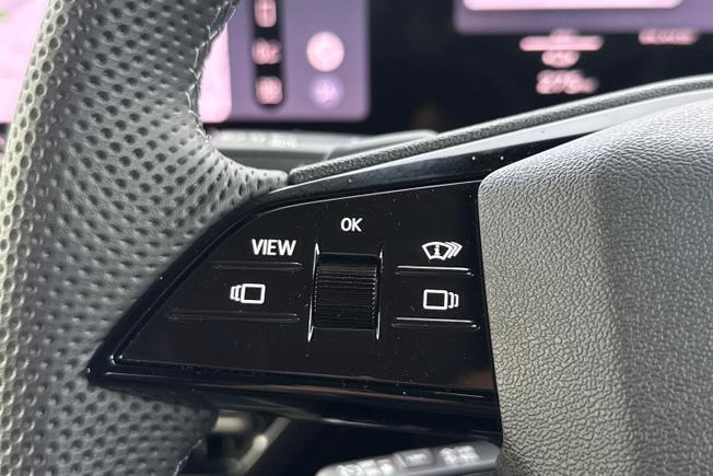 AUDI Q6 E-Tron Photo 16