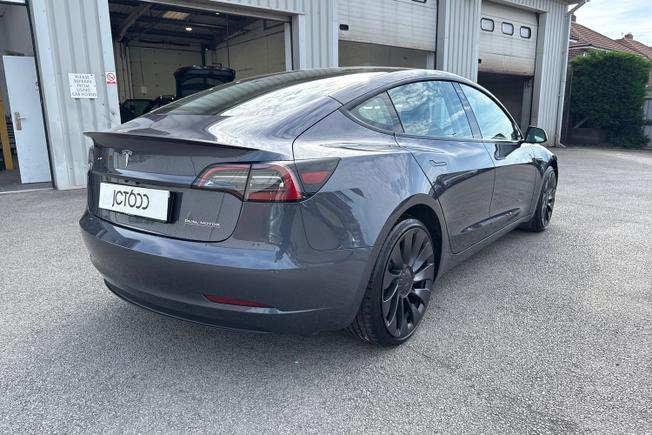 TESLA Model 3 Photo 23