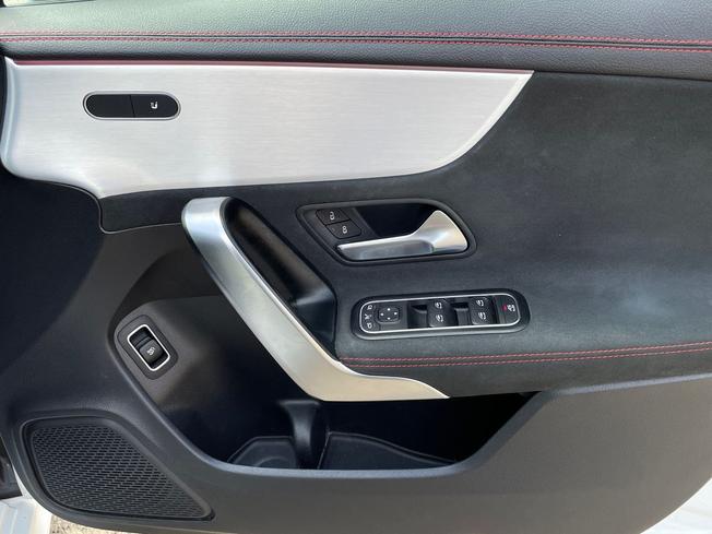 MERCEDES-BENZ CLA Photo 29