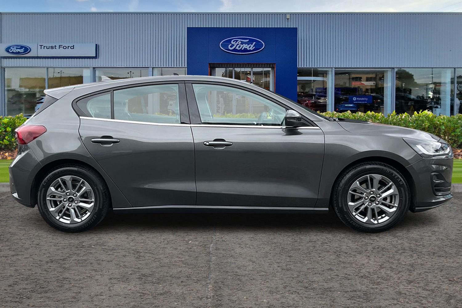 Ford Focus Photo 2