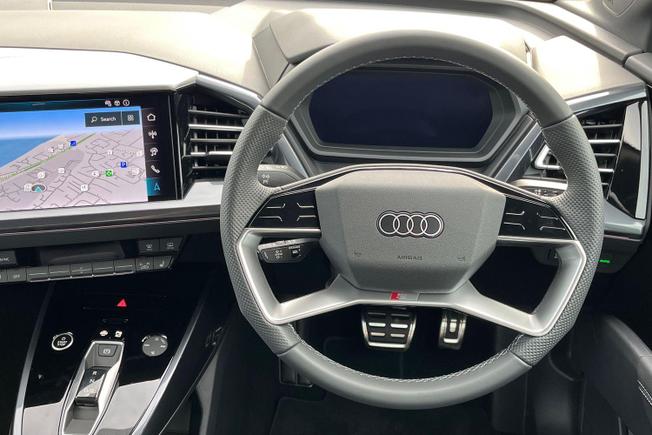 AUDI Q4 e-tron Photo 11