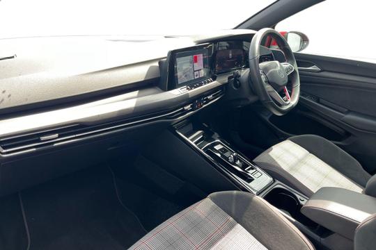 Volkswagen Golf Photo autoimg-cb0901d9f186d17af3139a8891a8be3a97989c3d.jpg