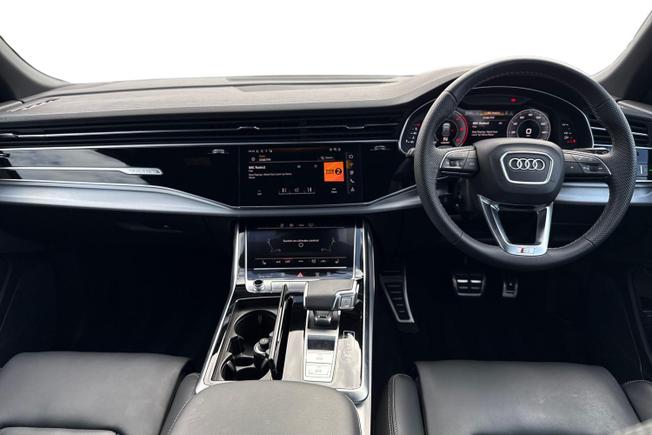 AUDI Q8 Photo 10