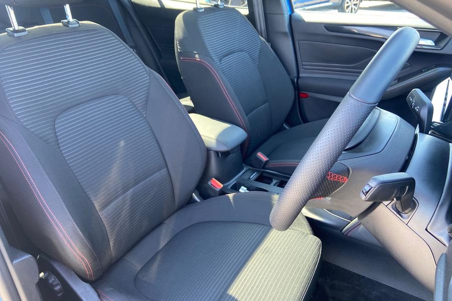 Ford FOCUS Photo autoimg-cb0be773f5a6c09429434d4a5e6c9b6c0281709f.jpg