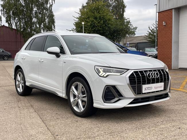 AUDI Q3 Photo 23