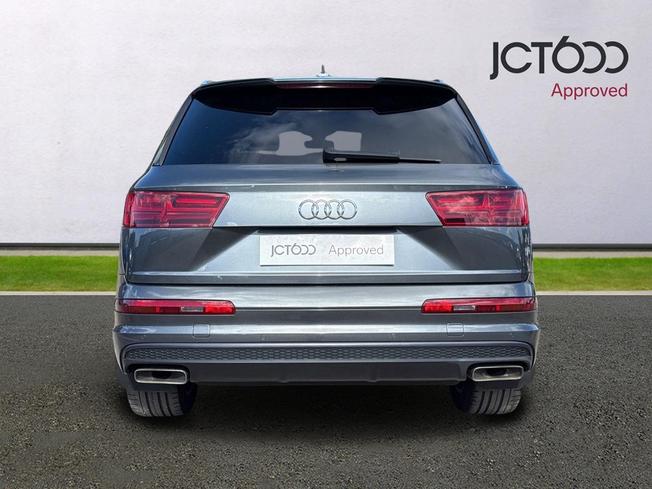 AUDI Q7 Photo 7