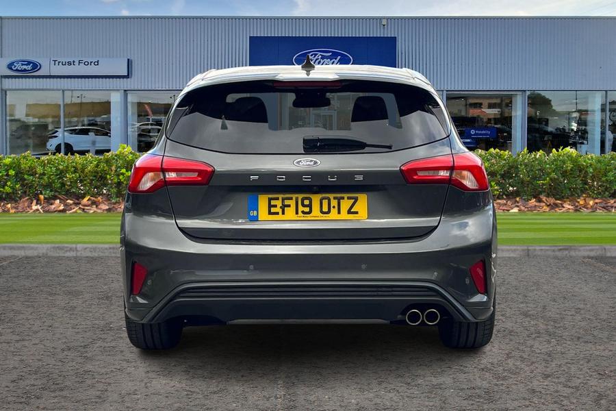 Ford Focus Photo autoimg-cb13da1ba6d02219514f101214356b1091ecd58d.jpg
