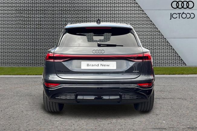 AUDI  Q6 Photo 7