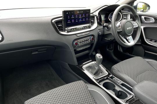 Kia Ceed Photo autoimg-cb1cbac03260ac2836d084c7c0e84456f12be353.jpg