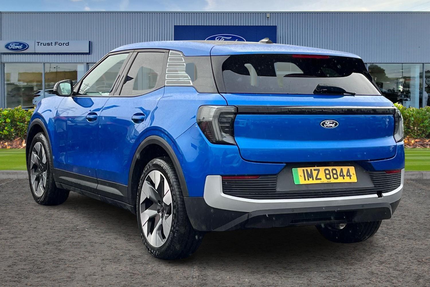 Ford Explorer Photo 1