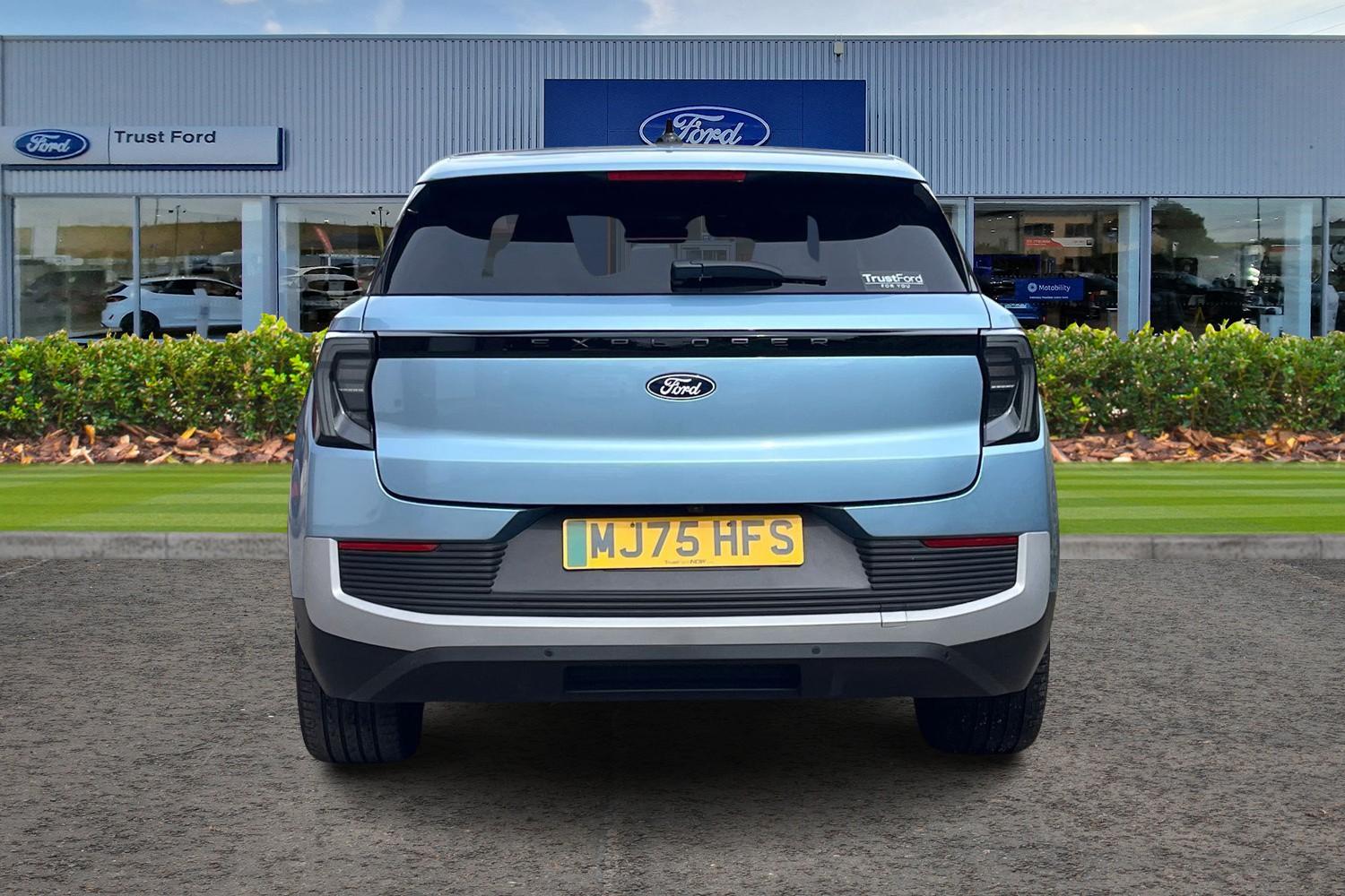 Ford EXPLORER Photo 6