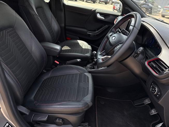 FORD Puma Photo 28