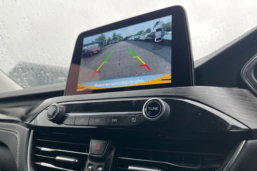 Ford Kuga Photo autoimg-cb34a12be60e9ec875a0b2a8271d92381fc404eb.jpg
