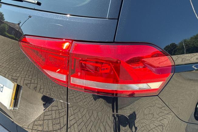 VOLKSWAGEN Touran Photo 18