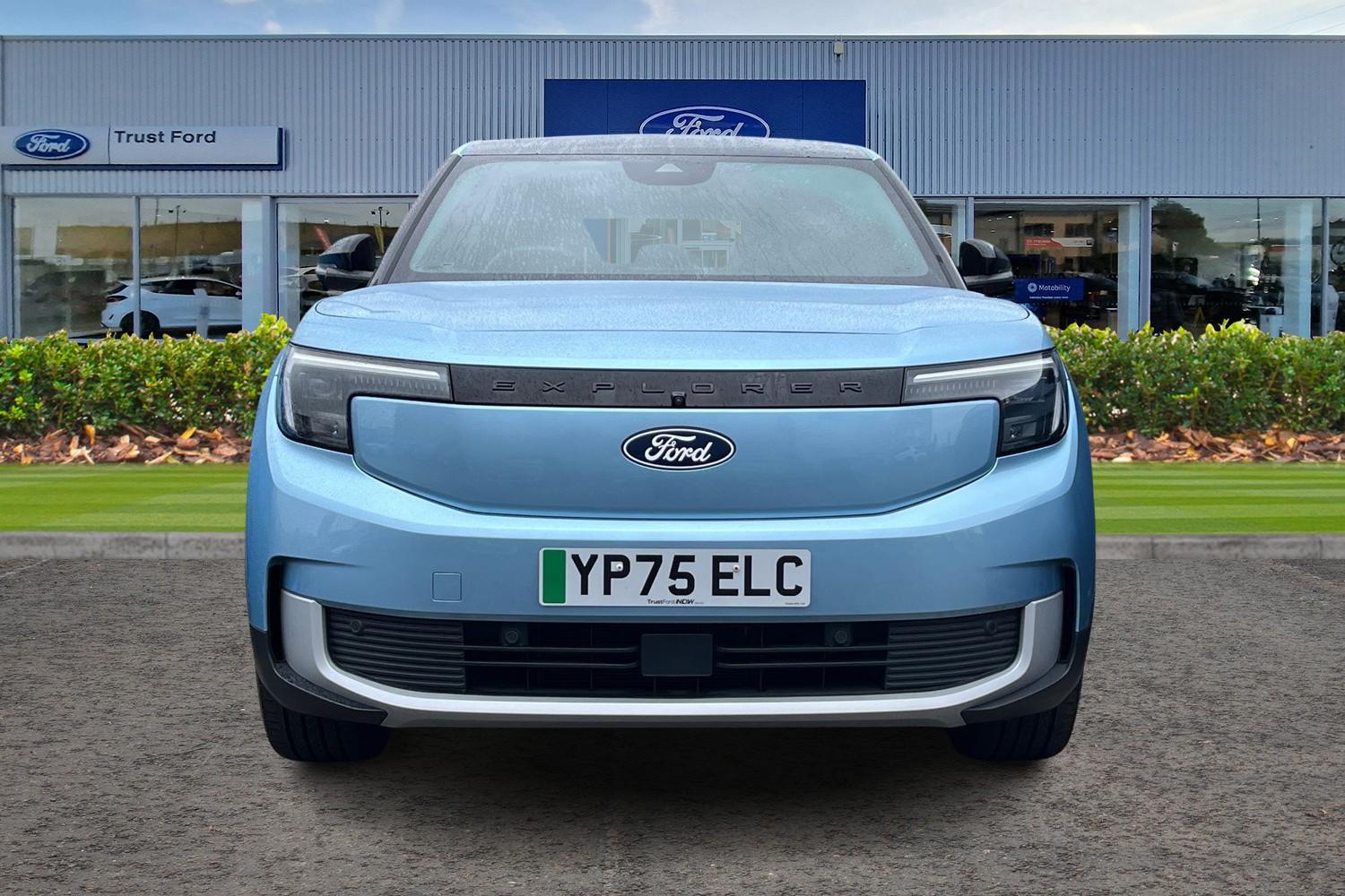 Ford Explorer Photo 5
