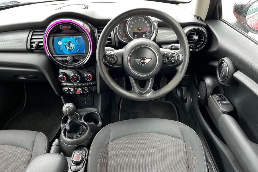 MINI HATCHBACK Photo autoimg-cb4683e7e1ce52272762d36b7c4b4bc055adbad0.jpg