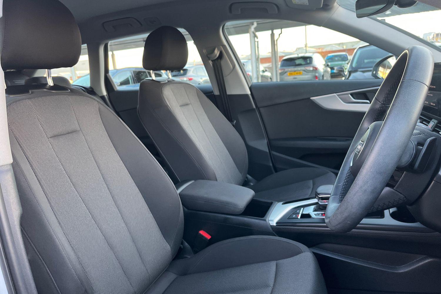 Audi A4 Photo 16