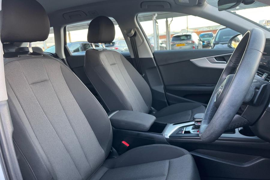 Audi A4 Photo autoimg-cb4c3feff2fc77bae9bbce747768bbe7d3c71bd3.jpg