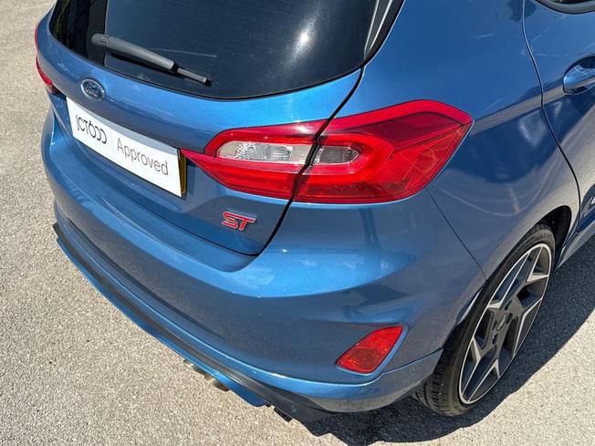 FORD Fiesta Photo 22