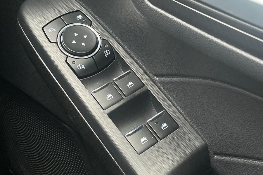 Ford KUGA Photo autoimg-cb4fd972dca3808079a2026a3c1d291cce993856.jpg