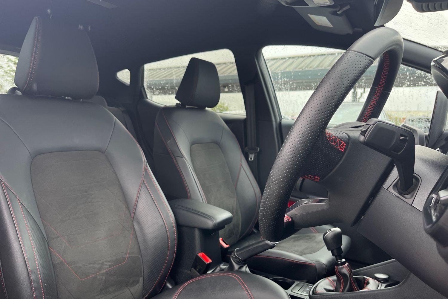 Ford FIESTA Photo 16