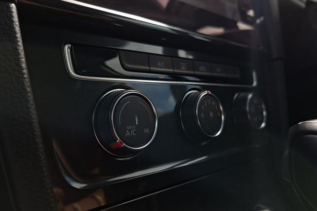 VOLKSWAGEN Golf Photo 28