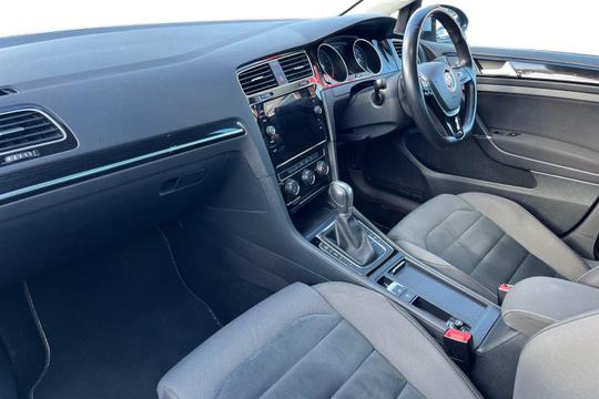 Volkswagen Golf Photo autoimg-cb693c77b65cf8b6655aa6d14d0f75b13d3eaaeb.jpg