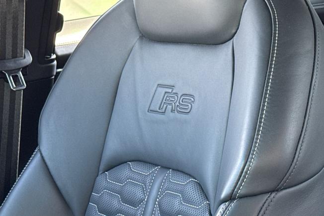 Audi RS6 Avant Photo 25