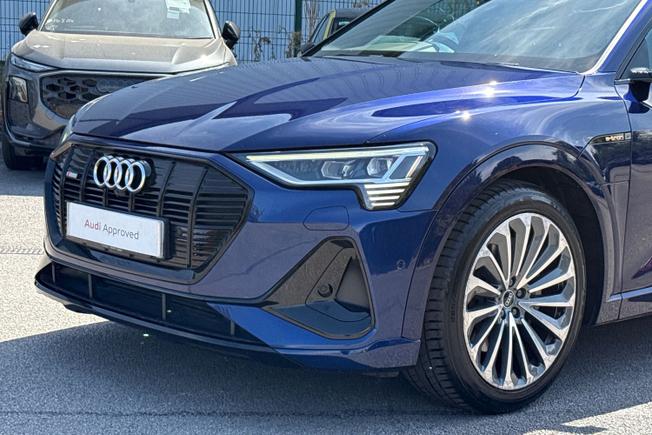 AUDI e-tron Photo 22