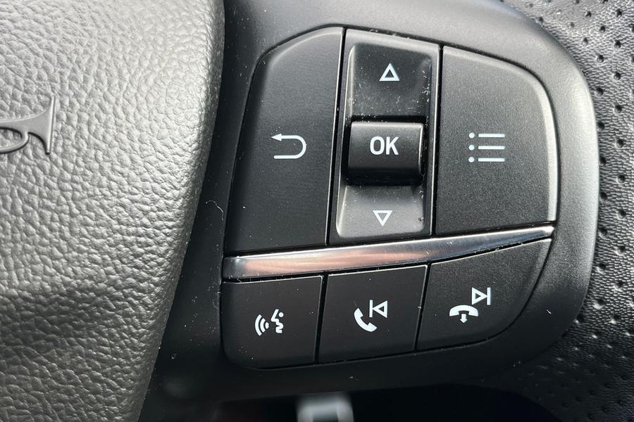 Ford Kuga Photo autoimg-cb70d48bb54828794181228e75ae5d4d8b4866ef.jpg