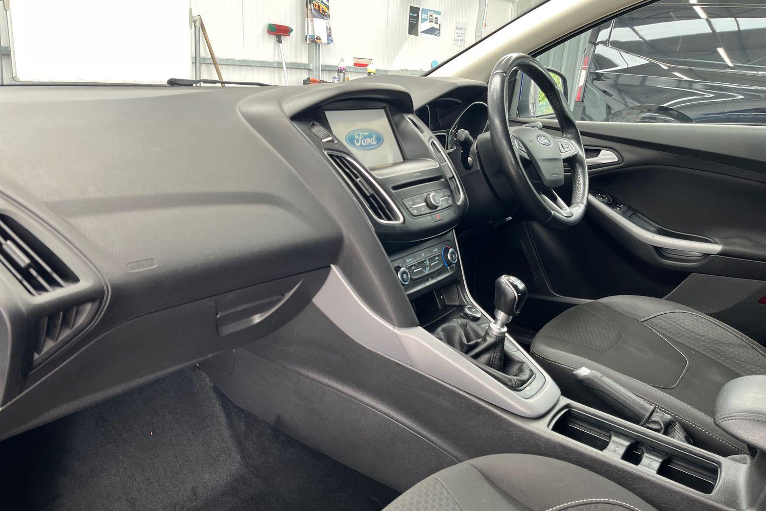 Ford FOCUS Photo 17