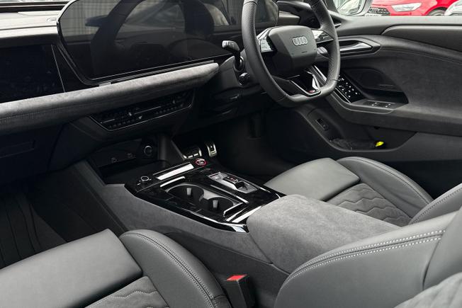 AUDI A6 E-Tron Avant Photo 26