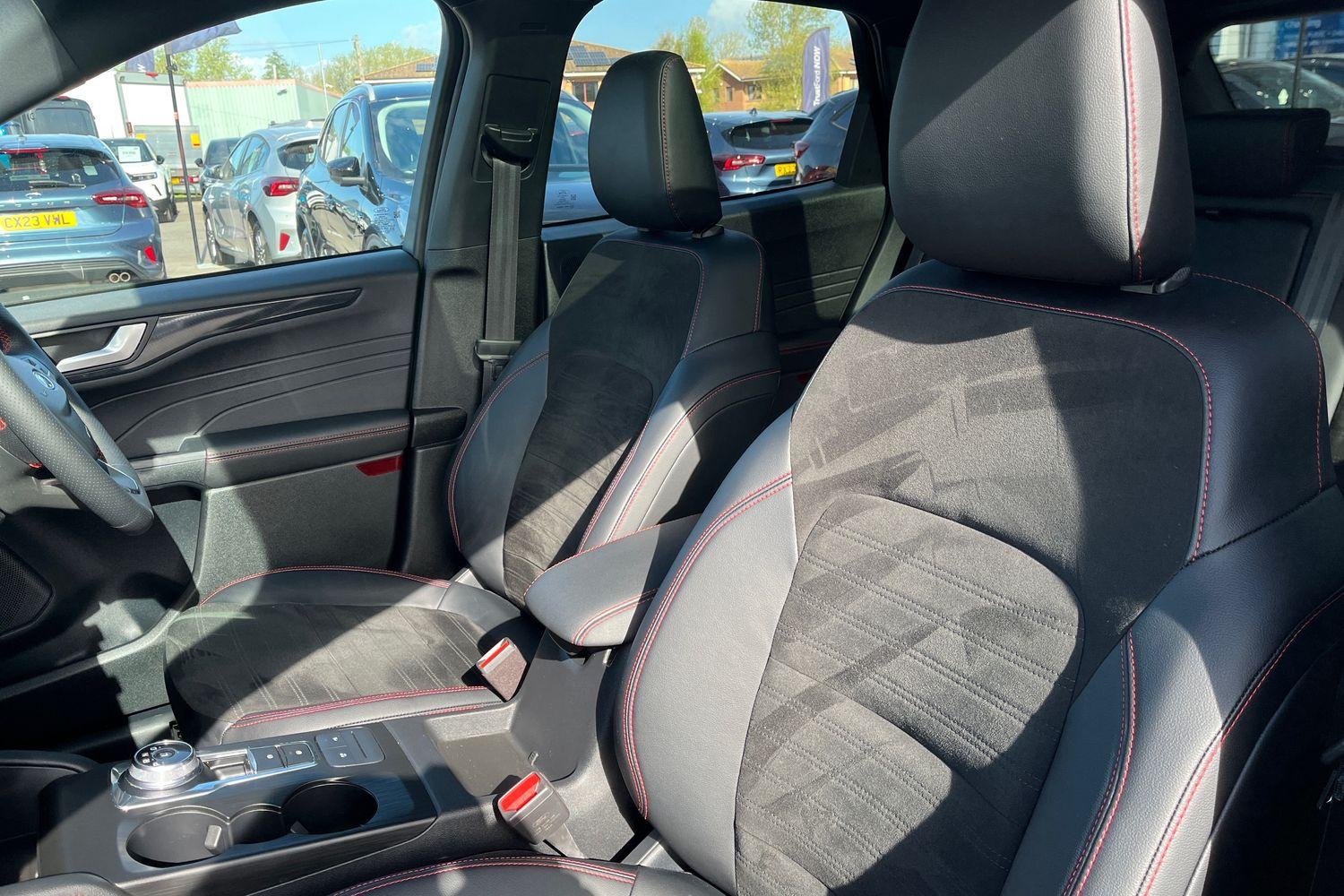 Ford KUGA Photo 18