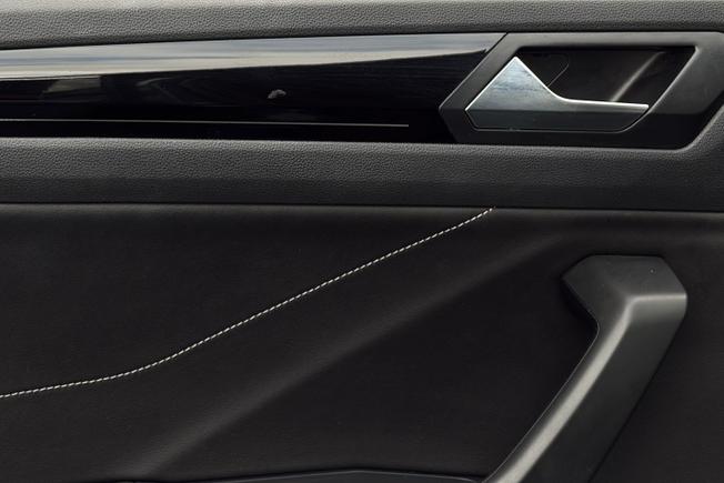 VOLKSWAGEN T-Roc Photo 45
