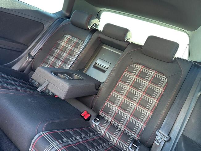 VOLKSWAGEN Golf Photo 9