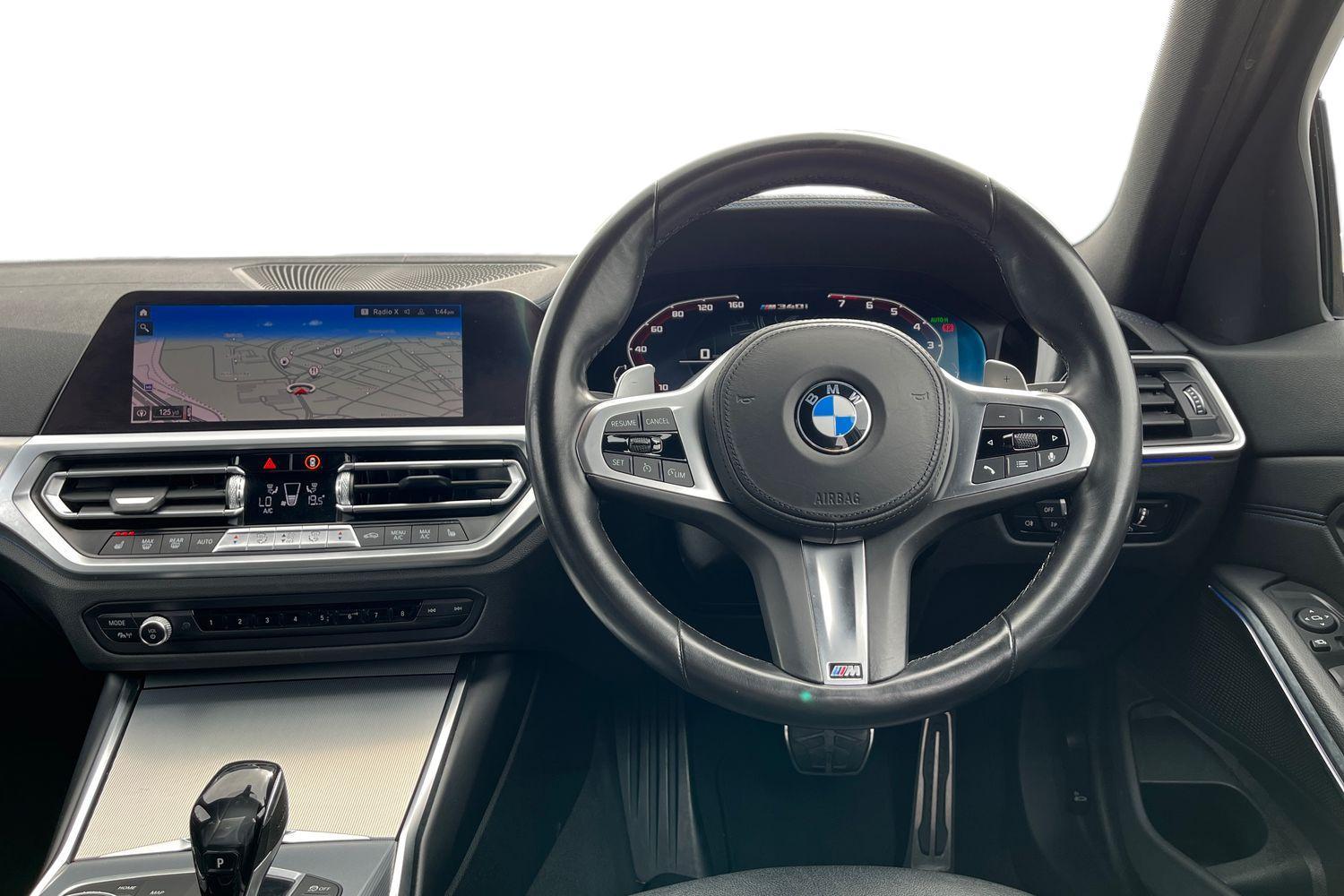 BMW 3 Series Photo 10
