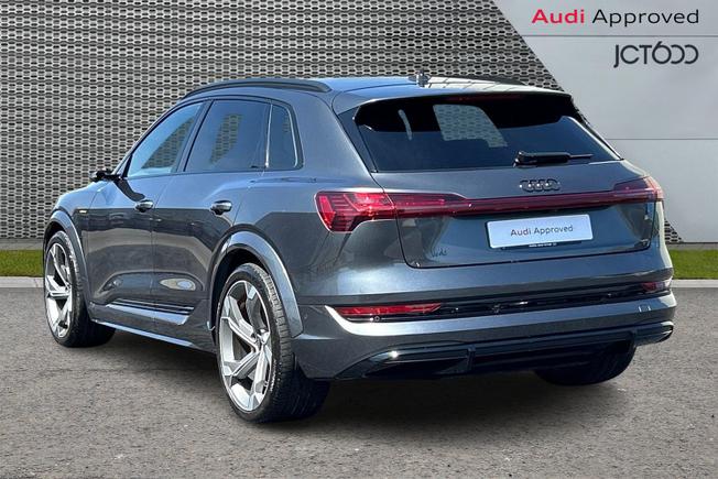 Audi e-tron S Photo 3